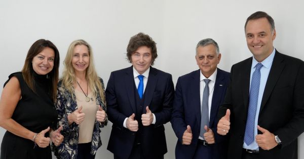 A week to forget for Milei: Adorni scandal, skeptical markets, cultural battle collapse