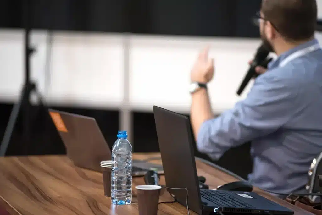 Silhouette of a conference table with microphone and economic report, evoking Fed decision-making